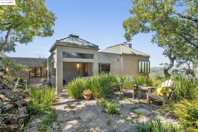 12688 Brookpark Road, Oakland CA: https://media.crmls.org/mediaz/71525671-9fe7-4dd5-87fd-4a8689cf94c5.jpg