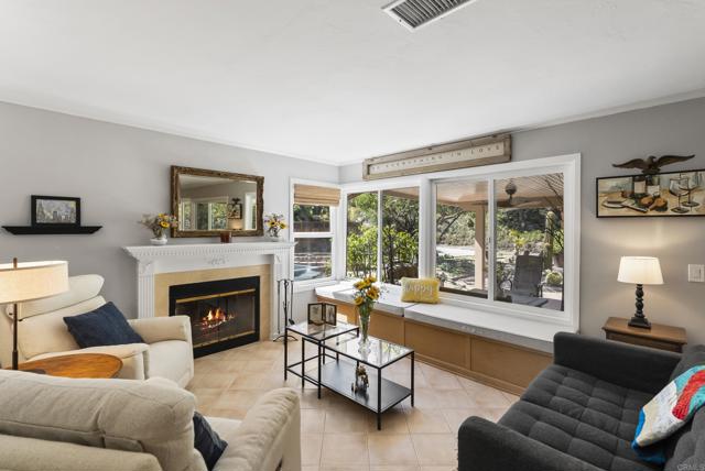 Detail Gallery Image 8 of 47 For 4989 Corte Playa Encino, San Diego,  CA 92124 - 4 Beds | 2/1 Baths