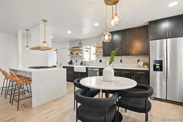 4817 Lyon St, San Diego CA: https://media.crmls.org/mediaz/7152937e-2c88-464f-996f-524599a20ef1.jpg
