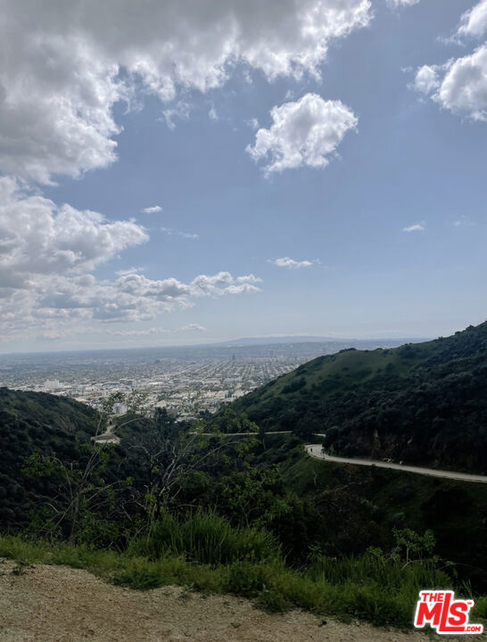 2808 Oak Point Drive, Los Angeles, California 90068, 2 Bedrooms Bedrooms, ,2 BathroomsBathrooms,Single Family Residence,For Sale,Oak Point,24402443