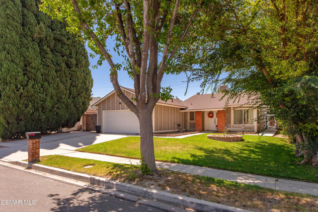 3268 Hilldale Avenue, Simi Valley CA: https://media.crmls.org/mediaz/7152e148-e423-4ef1-b2c7-8a251ff6002d.jpg