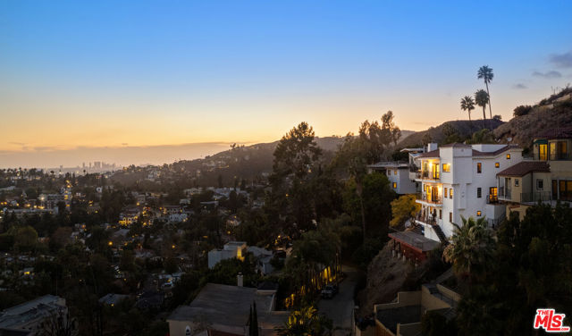 6420 Quebec Drive, Los Angeles CA: https://media.crmls.org/mediaz/7152e93d-5e08-4110-8970-e96dcabc46c7.jpg