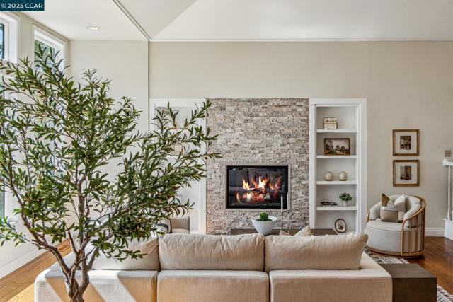 22 Ranger Ct, Alamo CA: https://media.crmls.org/mediaz/7152eecb-b447-47f5-a211-820cd25a7d6a.jpg