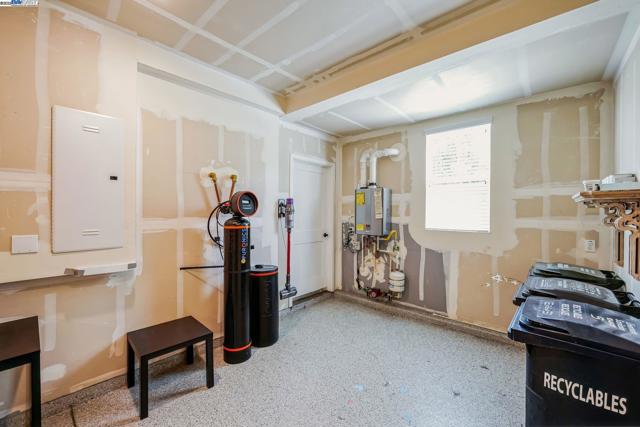 389 Basswood Cmn, Livermore CA: https://media.crmls.org/mediaz/7152face-abf3-4776-8314-47b517777bb0.jpg