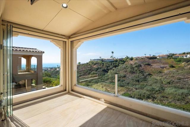 5448 Caminito Bayo, La Jolla CA: https://media.crmls.org/mediaz/715310c9-b556-4caf-a78e-2d9c3f838a33.jpg