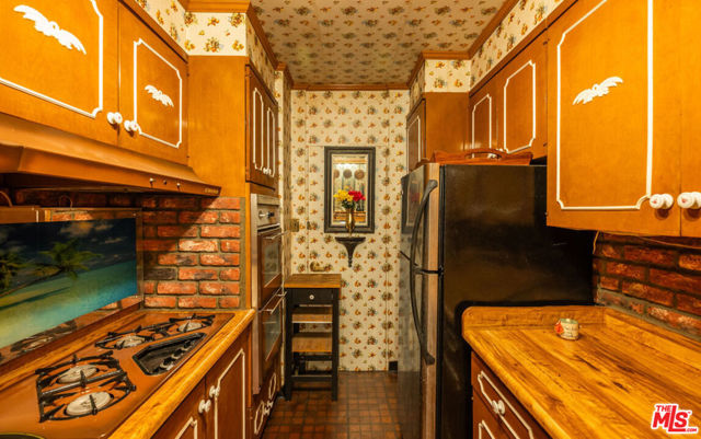 8787 Shoreham Drive, West Hollywood CA: https://media.crmls.org/mediaz/715318d9-4421-49b2-a372-d238b7870331.jpg