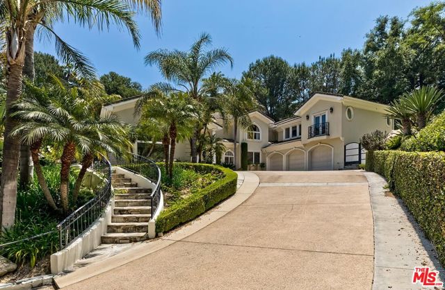 732 Saint Katherine Drive, La Canada Flintridge CA: https://media.crmls.org/mediaz/71536b0f-cf3c-427c-ab85-27304475b3b7.jpg