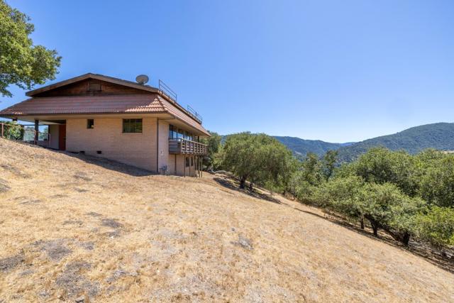 9 De Amaral Road, Carmel Valley CA: https://media.crmls.org/mediaz/7153ede9-c557-4955-9c89-9f41efb1608e.jpg