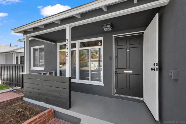 3921 Juniper St, San Diego CA: https://media.crmls.org/mediaz/71553315-361d-4a75-bfa6-c9d0148b05ee.jpg