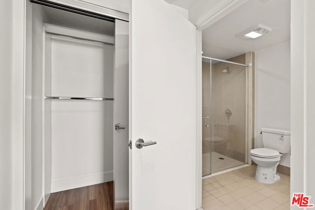 4909 Rosewood Avenue, Los Angeles CA: https://media.crmls.org/mediaz/715561a8-8e1e-41f4-a738-1c73ba075edf.jpg