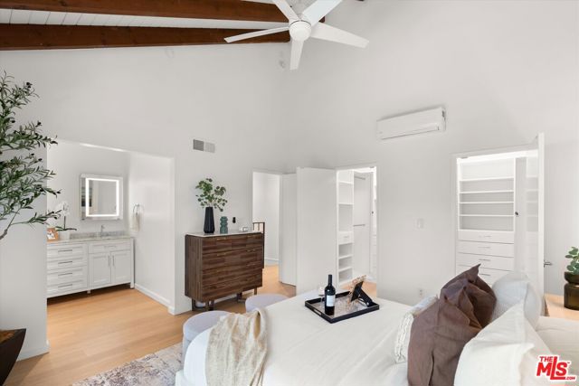 28 Village, Santa Monica CA: https://media.crmls.org/mediaz/71561141-ff5d-4852-8c40-09809956a4af.jpg