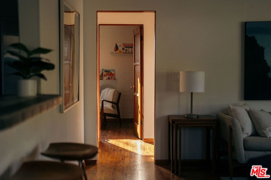 https://media.crmls.org/mediaz/71565c89-b630-4b8b-a999-0f6aa2f516d1.jpg?preset=X-Large