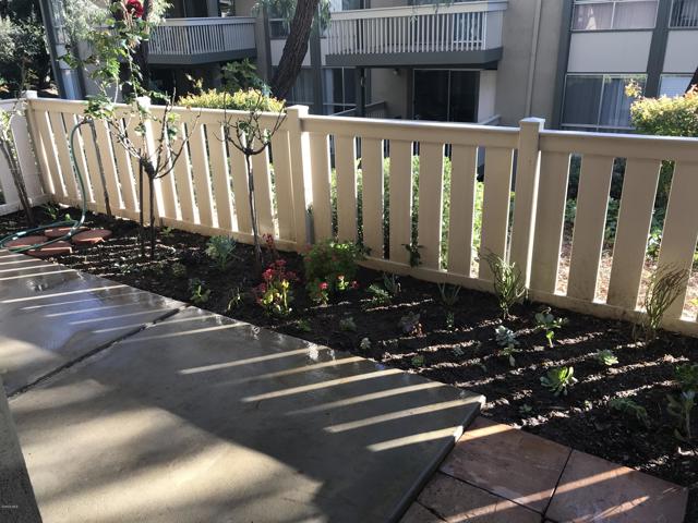 245 Oak Leaf Drive, Thousand Oaks CA: https://media.crmls.org/mediaz/7156955b-f0f4-4dd4-ab68-340fe442b447.jpg