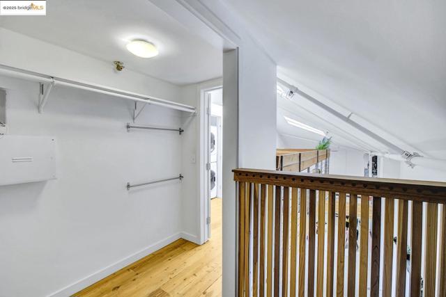 1695 15Th St, Oakland CA: https://media.crmls.org/mediaz/71572fac-b664-4784-aa05-c5f13cfe4128.jpg