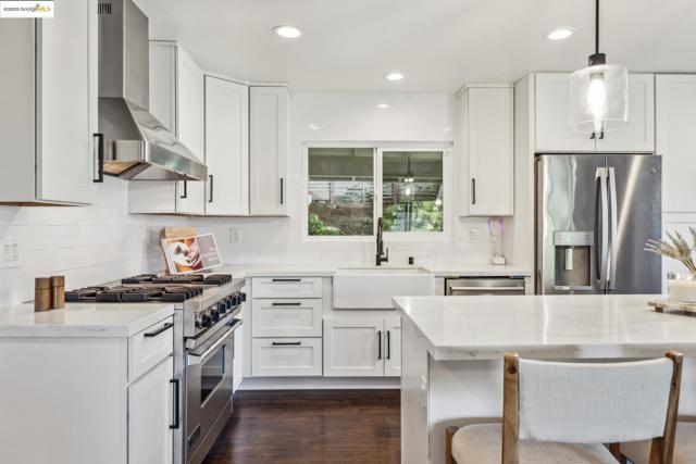 6605 Ascot Dr., Oakland CA: https://media.crmls.org/mediaz/71573d79-9f1b-4078-a641-50f6b1519175.jpg