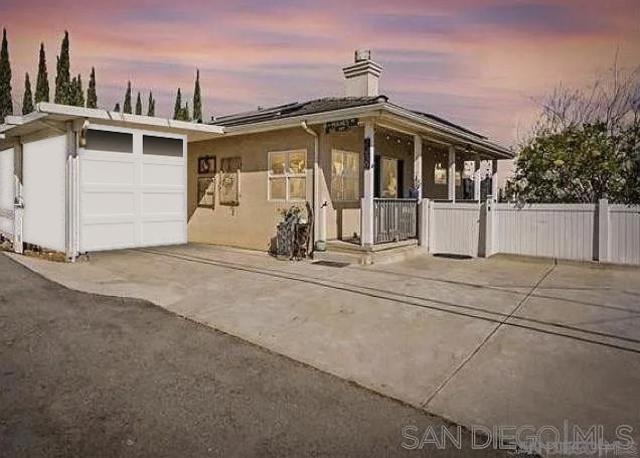 2216 Crest Dr, El Cajon CA: https://media.crmls.org/mediaz/71576fd3-9e54-4ca0-be77-ad530d5a6cd1.jpg