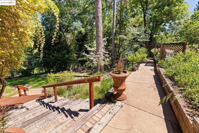 20581 Gerber Rd, Tuolumne CA: https://media.crmls.org/mediaz/7157c44e-1f84-4348-bb3e-05da7dc55346.jpg