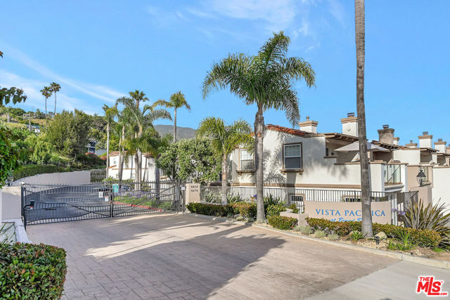 6442 Lunita Road, Malibu CA: https://media.crmls.org/mediaz/7157e533-7792-4d06-8216-91c82cde4e47.jpg