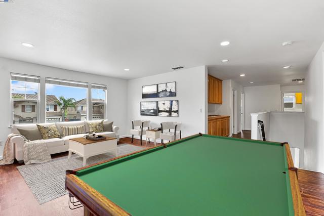 1906 Wilson Ct, Antioch CA: https://media.crmls.org/mediaz/7158180b-55e2-42b4-b8e4-b8cdde985d18.jpg