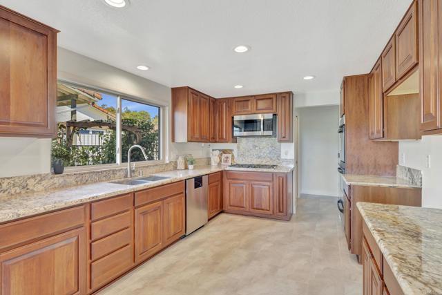 Detail Gallery Image 12 of 38 For 2109 N Nutmeg St, Escondido,  CA 92026 - 3 Beds | 2 Baths