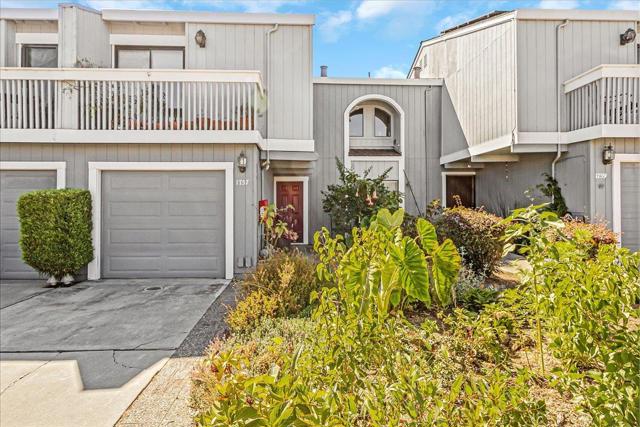 1757 30th Avenue, Santa Cruz CA: https://media.crmls.org/mediaz/71582cb3-dcf9-42da-88da-33a08f76b57f.jpg