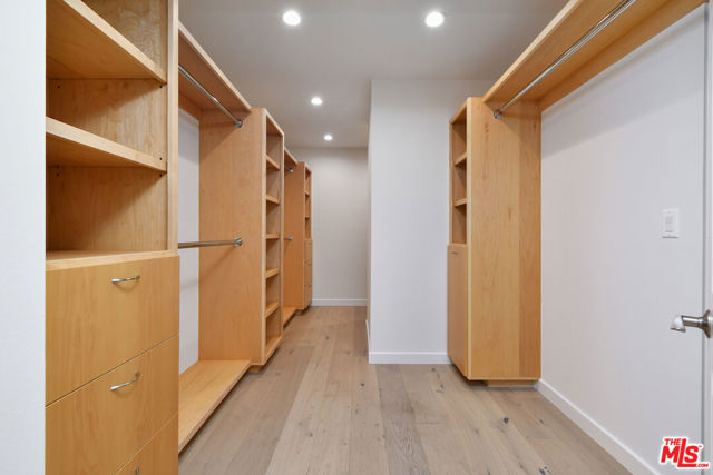 14128 Dickens Street, Sherman Oaks CA: https://media.crmls.org/mediaz/71583fb8-e04e-49fa-b847-8ac6e36a8a9d.jpg
