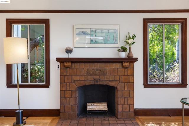 1351 Carlotta Ave, Berkeley CA: https://media.crmls.org/mediaz/71586d9b-bfc9-41ca-9840-b2417942f4c8.jpg