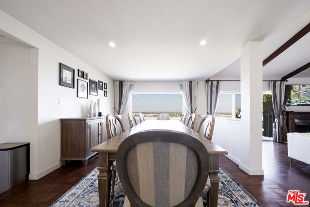 24880 Via Valmonte, Torrance CA: https://media.crmls.org/mediaz/7159813f-1df5-4503-a54c-6284a2806916.jpg