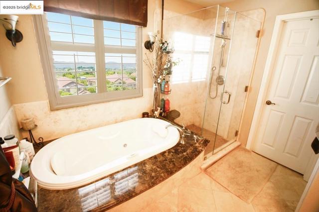 7 Kevin Ln, American Canyon CA: https://media.crmls.org/mediaz/71599f96-a06f-45f4-b959-1825480d4b32.jpg