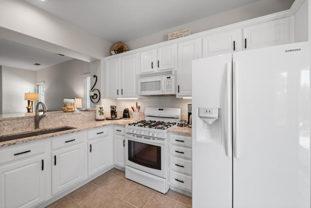 78680 Postbridge Circle, Palm Desert CA: https://media.crmls.org/mediaz/7159a675-5975-4bad-8c08-f91cfd2fdcac.jpg