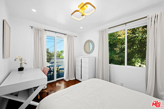 10623 W Olympic Boulevard, Los Angeles CA: https://media.crmls.org/mediaz/7159d4f9-a1d3-487c-adee-9fa23c311e76.jpg