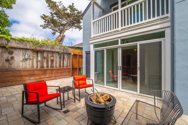 1128 3rd Street, Monterey CA: https://media.crmls.org/mediaz/715a1e1e-ed00-43ed-b984-e44f3e75cda4.jpg