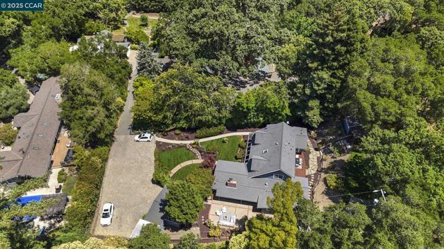3475 Springhill Rd, Lafayette CA: https://media.crmls.org/mediaz/715a5fb3-3de4-4fc7-b70a-c748ada8944a.jpg