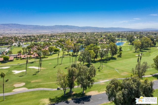 747 Inverness Drive, Rancho Mirage CA: https://media.crmls.org/mediaz/715a7b1c-0fab-42ea-82a8-c87c10f7721b.jpg