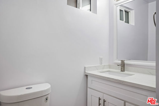 11860 Chandler Boulevard, Valley Village CA: https://media.crmls.org/mediaz/715ab0d0-5d02-49a1-aa51-b115c47e542d.jpg