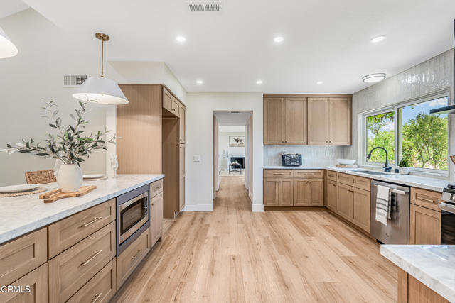 308 Calle Converse, Camarillo CA: https://media.crmls.org/mediaz/715bc6c4-29e4-472d-afe5-40fc07105e11.jpg