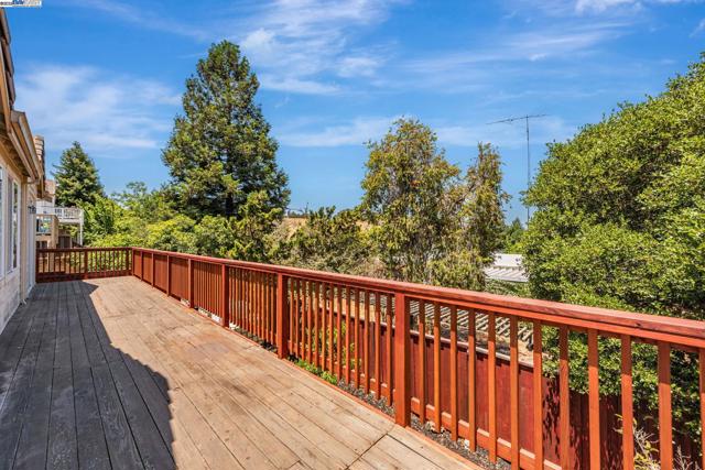 2578 Ridge Crest Ct., Castro Valley CA: https://media.crmls.org/mediaz/715c0a53-d06b-4042-88d7-cb5eb9704b0d.jpg