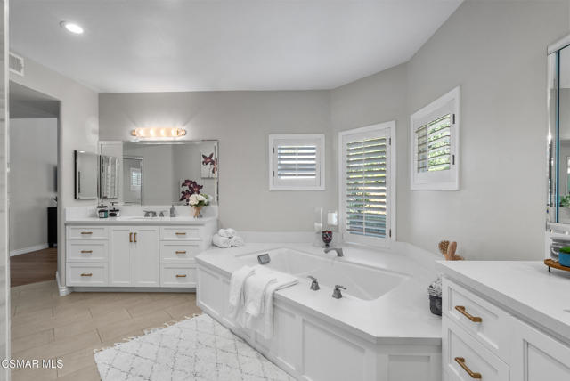 48 Golden Glen Drive, Simi Valley CA: https://media.crmls.org/mediaz/715c7c67-f426-4792-944c-57ceaf870abe.jpg