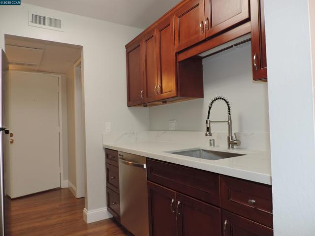 470 N Civic Dr., Walnut Creek CA: https://media.crmls.org/mediaz/715c9582-5092-4c9e-9a54-be57306208ae.jpg