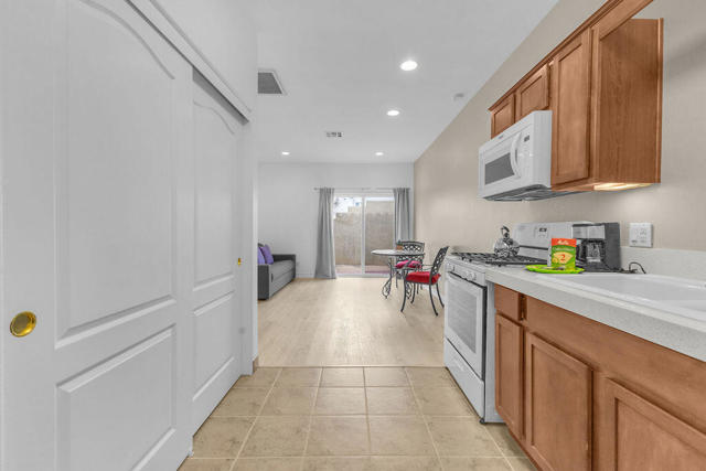 12622 Miracle Hill Road, Desert Hot Springs CA: https://media.crmls.org/mediaz/715cc924-a2d7-413c-a580-b70985da863d.jpg