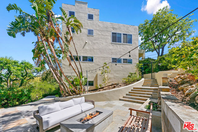 1876 Lookout Road, Malibu CA: https://media.crmls.org/mediaz/715cf8f5-a835-4200-9f44-705369b14638.jpg