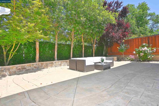 1416 Allanmere Dr, San Ramon CA: https://media.crmls.org/mediaz/715d5c79-0bb5-4208-8b1c-7e17eed19035.jpg