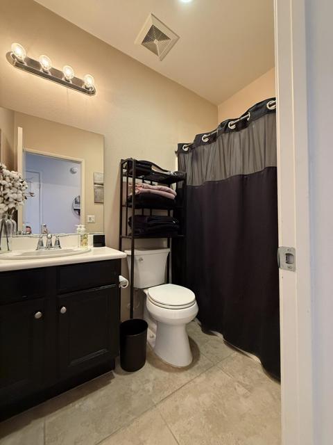 250 Paseo Bravo, Palm Desert CA: https://media.crmls.org/mediaz/715d62b5-066c-4547-9d59-a7a6f94b6765.jpg