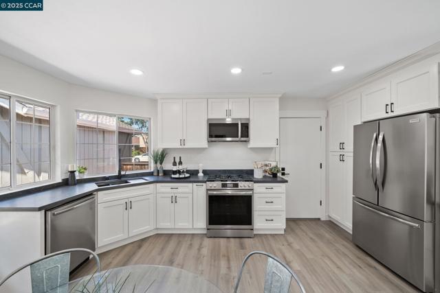 117 Brighton Rd, Alameda CA: https://media.crmls.org/mediaz/715d77c2-1fd1-4c06-8d93-07111f84f7b7.jpg