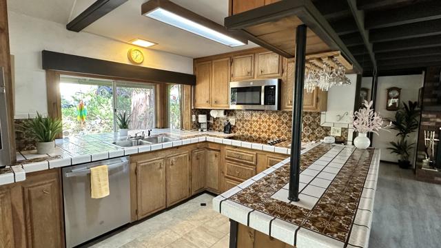 25655 Tahquitz Drive, Idyllwild CA: https://media.crmls.org/mediaz/715da497-f011-47d9-b361-a41d3fa9e3d6.jpg