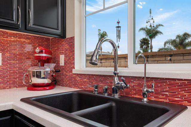 601 Carnation Court, San Marcos CA: https://media.crmls.org/mediaz/715dcd37-da5a-4ec0-92a4-c24848971a57.jpg