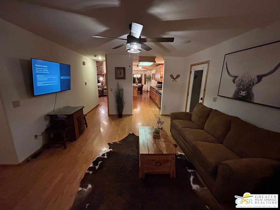 https://media.crmls.org/mediaz/715e35d6-43da-4660-95dd-a598a301bbb4.jpg?preset=X-Large