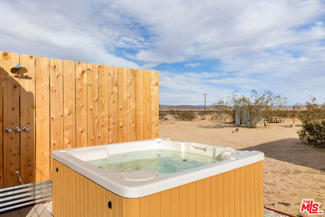 5737 Mojave Ranch Road, Joshua Tree CA: https://media.crmls.org/mediaz/715e680a-5bf6-4089-8fc6-c5aacccc449f.jpg