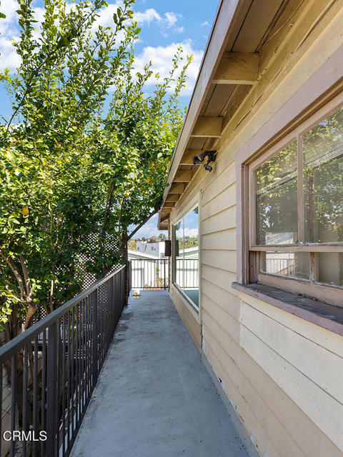 Detail Gallery Image 14 of 16 For 1827 Santa Ynez St #D,  Los Angeles,  CA 90026 - 1 Beds | 1 Baths