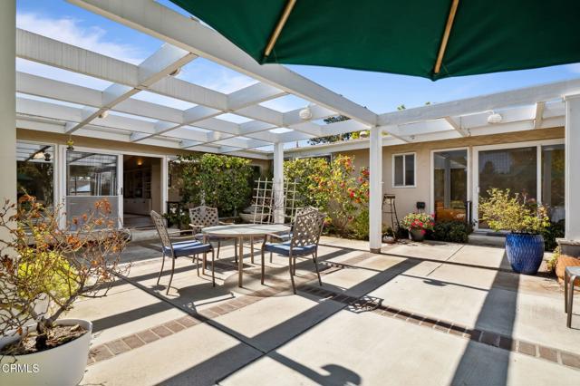 262 Crestwood Avenue, Ventura CA: https://media.crmls.org/mediaz/715f6d1f-9f52-40d0-a9d6-6ec1ff518fff.jpg